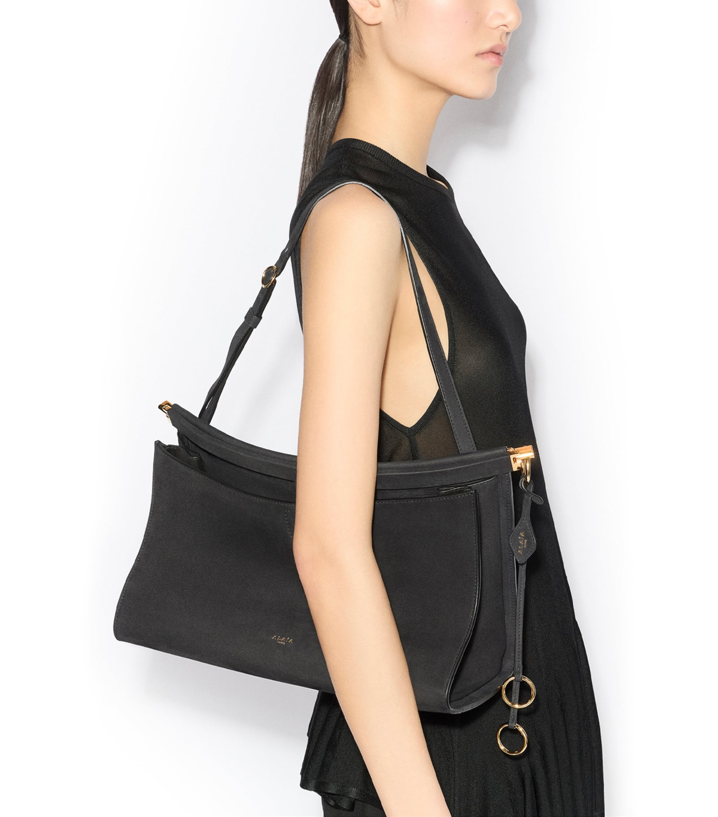 Alaïa Womens Leather Le Click Pocket 35 Shoulder Bag Noir Image 2