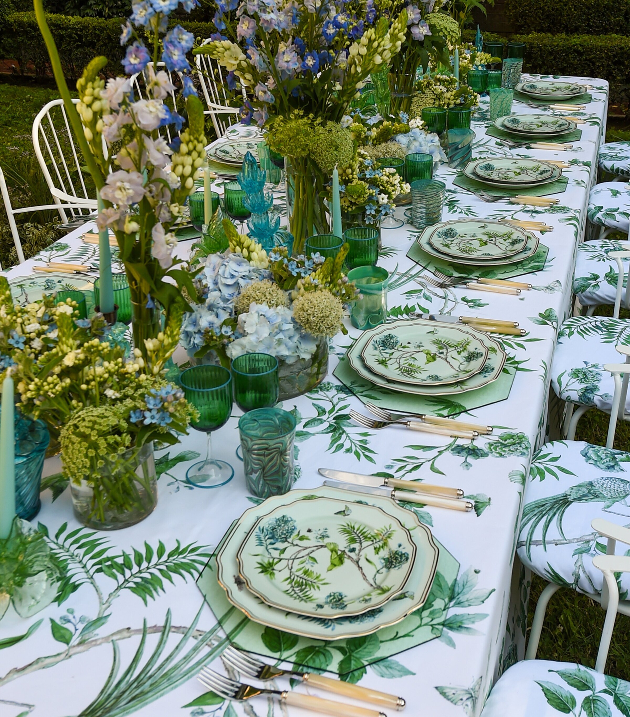 Linen Secret Garden Tablecloth (160cm x 300cm) KELLY GREEN Image 10