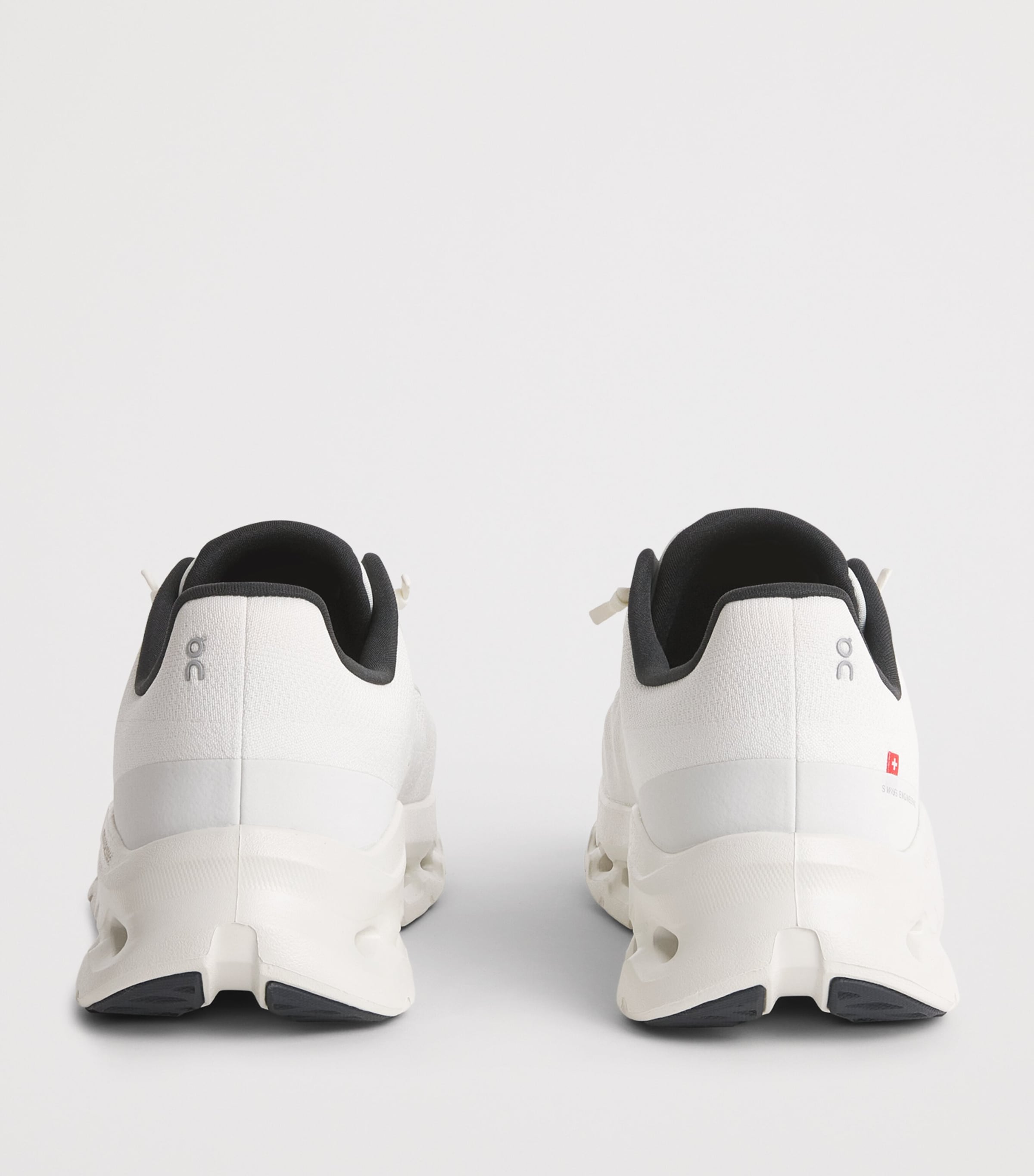 On Mens Cloudtilt Trainers Pearl | Ice Image 5