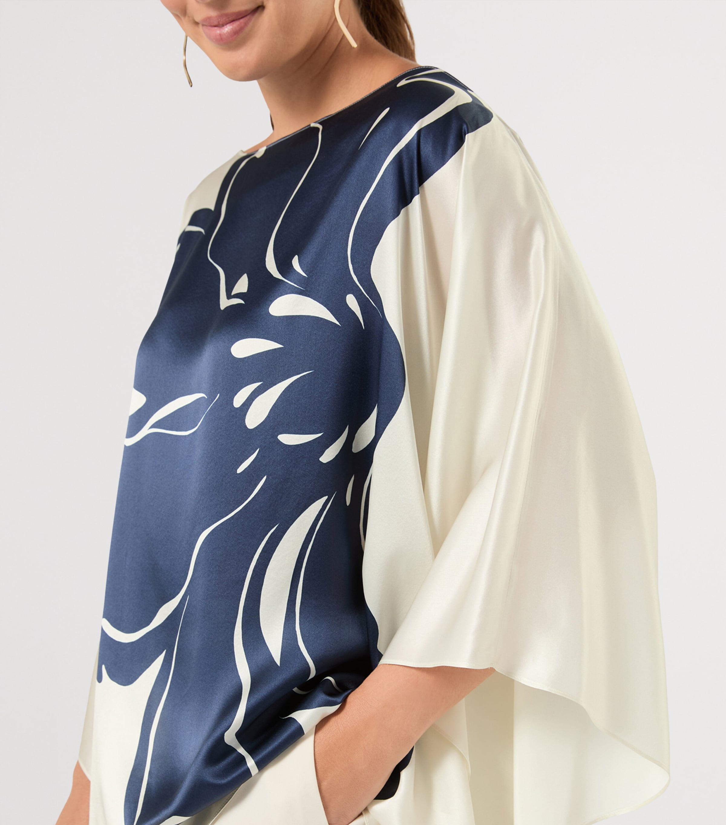 美品✨MARINA RINALDI シルク100% ブラウス　総柄　ノーカラー Marina Rinaldi Ivory Silk Floral Tunic Blouse | Harrods FR