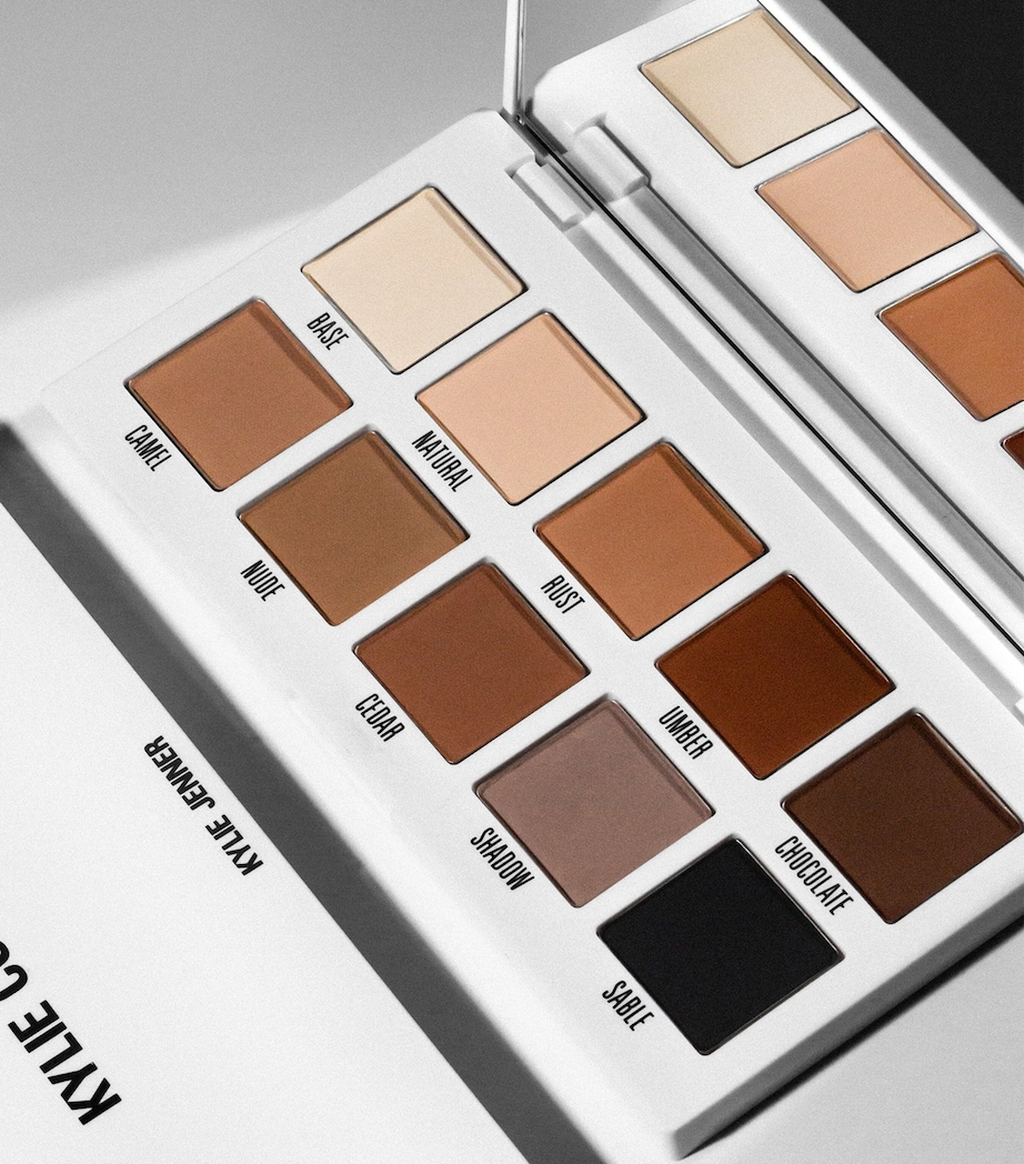 Classic Mattes Eyeshadow Palette NO COLOUR Image 5