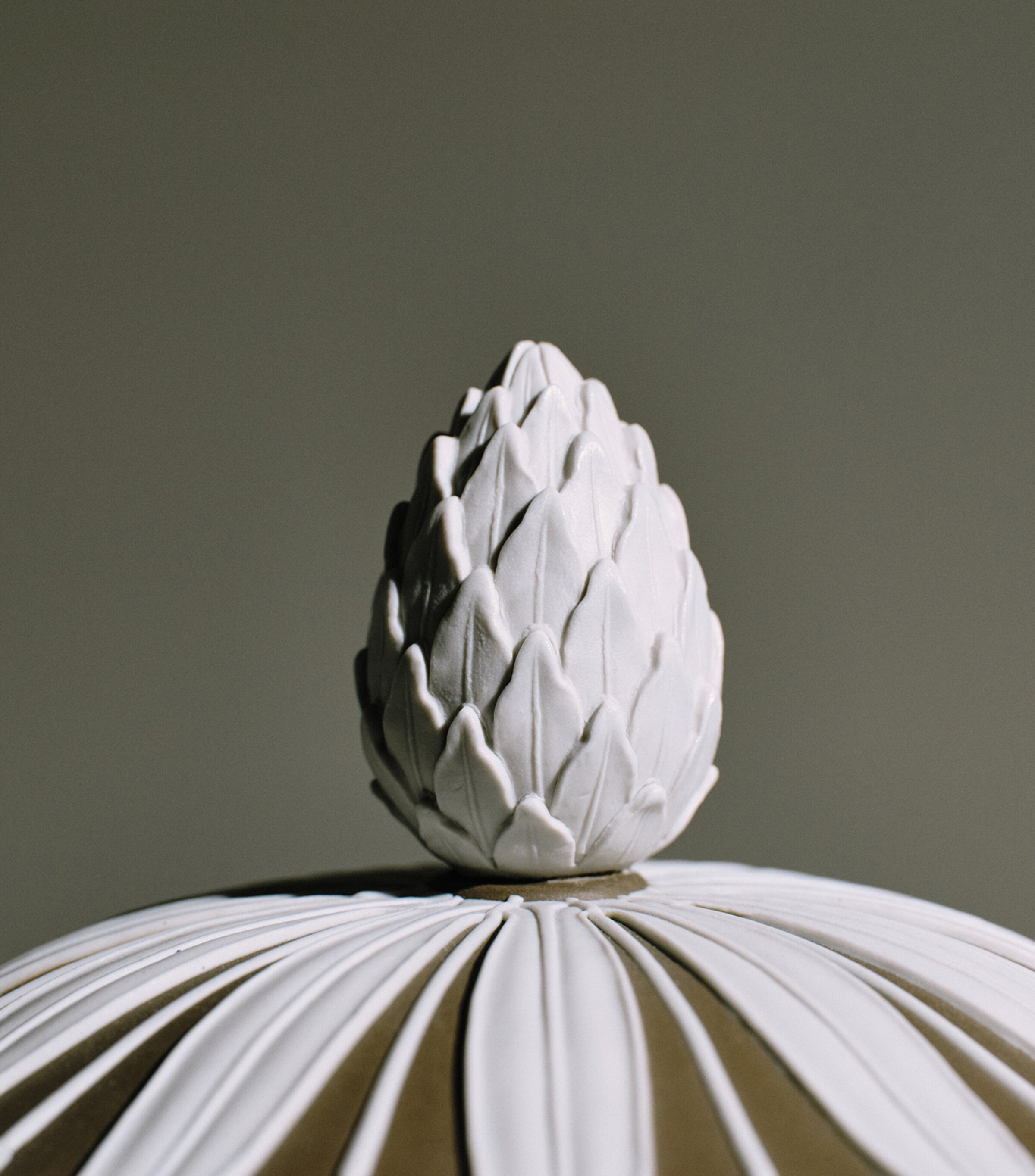 Iconic Borghese Vase (46.5cm) GREEN Image 12