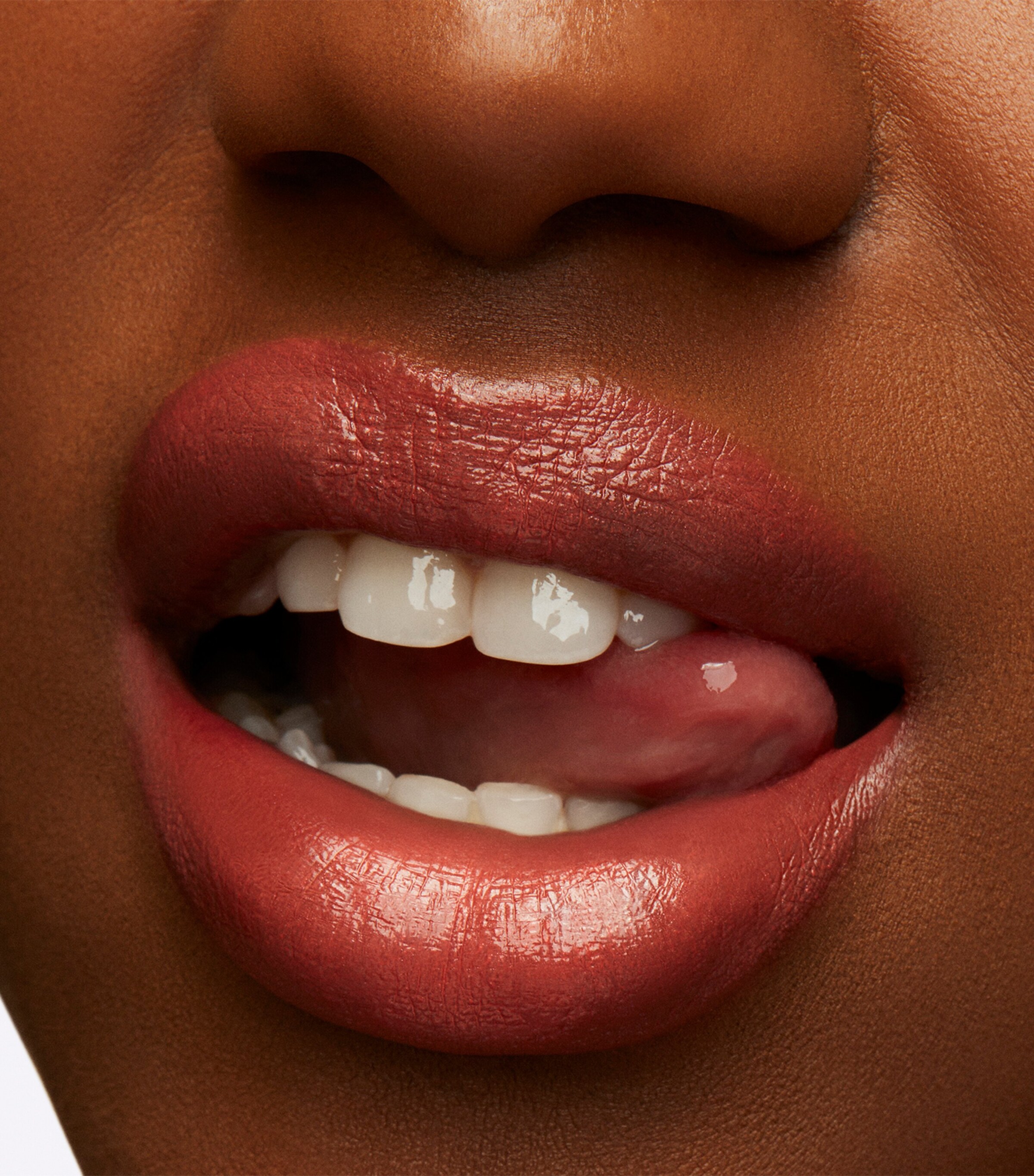 Lustreglass Sheer-Shine Lipstick KISSMET Image 5