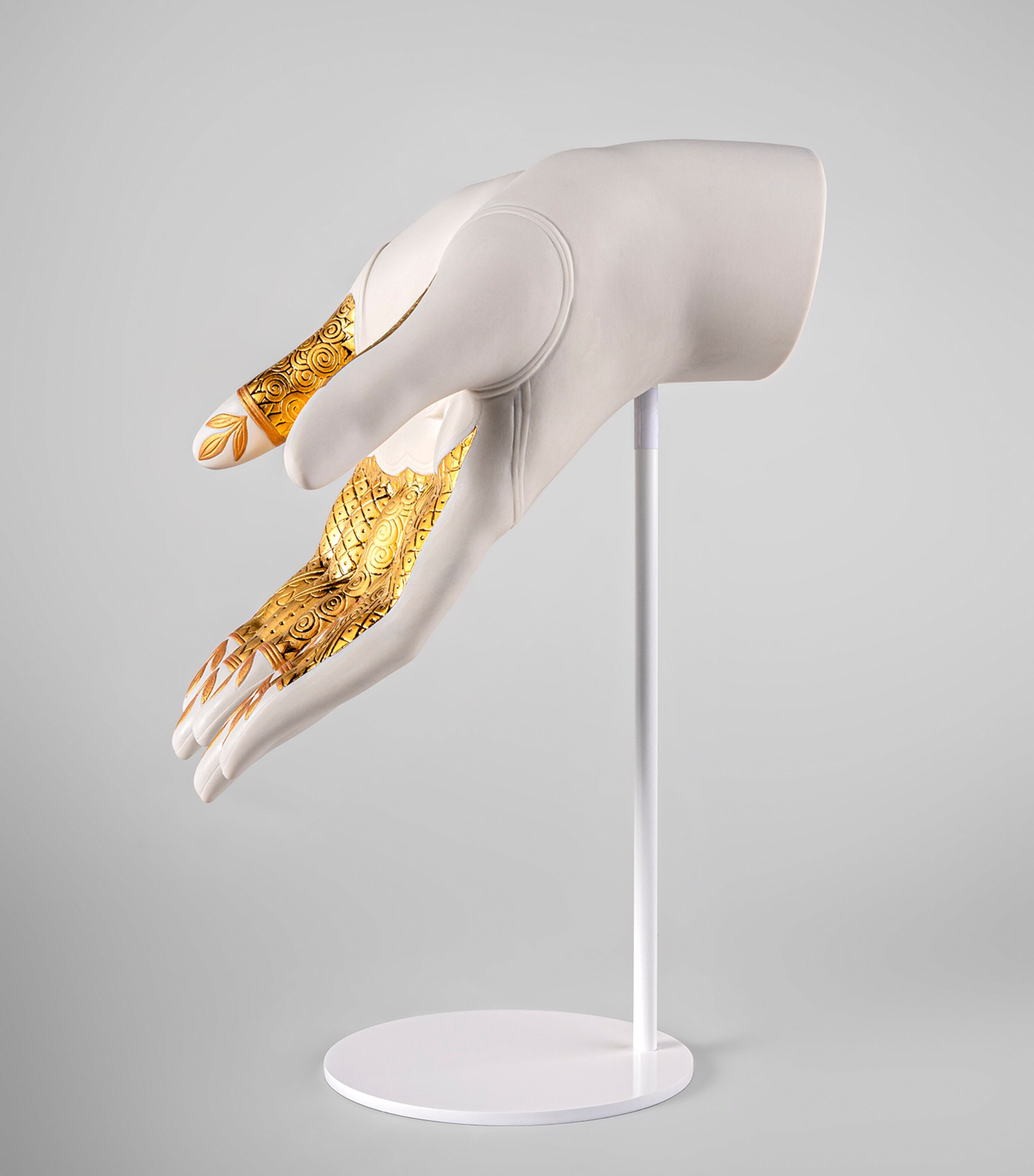 Lladró Porcelain Abundance Mudra Sculpture White & Gold Image 3