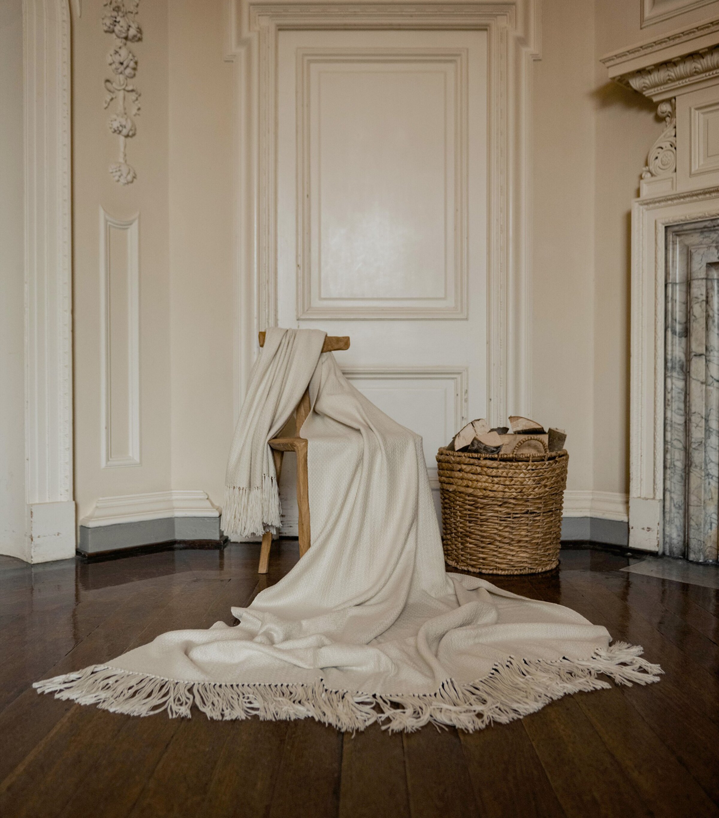 Araminta Campbell Large Alpaca-Blend Woodland Throw (150cm x 300cm) White Image 3