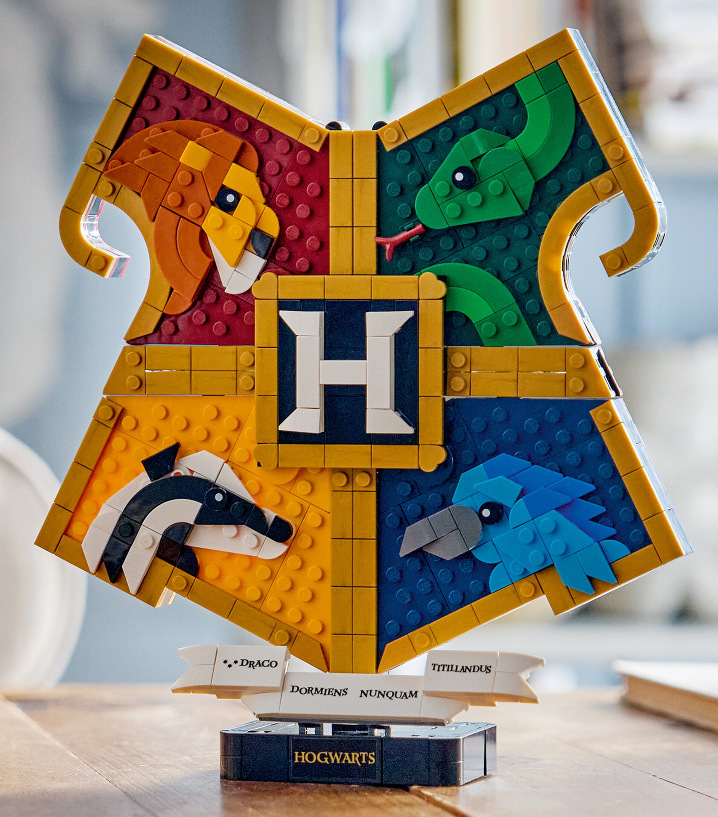 Lego Harry Potter Hogwarts House Crest 76462 Image 5