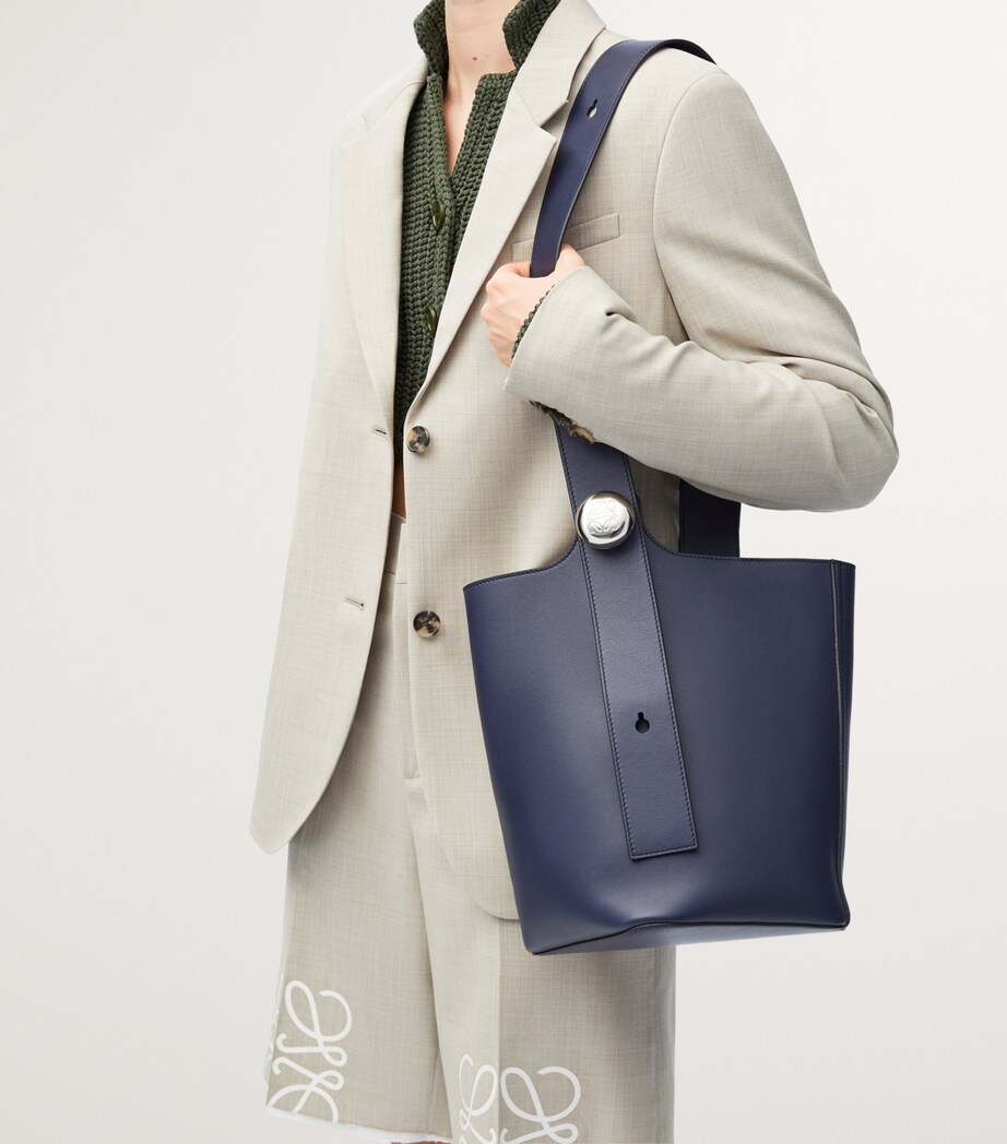 Medium Leather Pebble Bucket Bag ABYSS BLUE Image 8