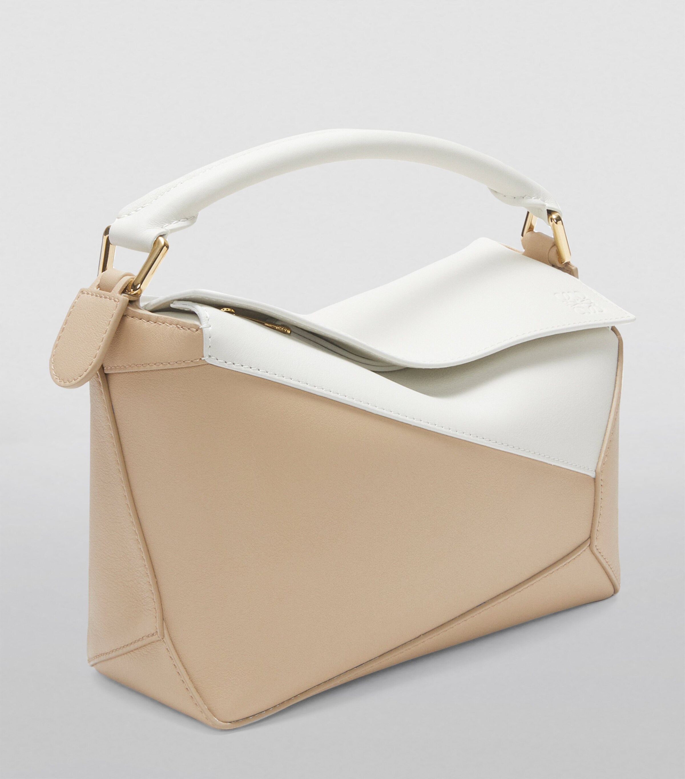 LOEWEハンドバッグクリーム LOEWE White Small Leather Puzzle Top-Handle Bag | Harrods UK