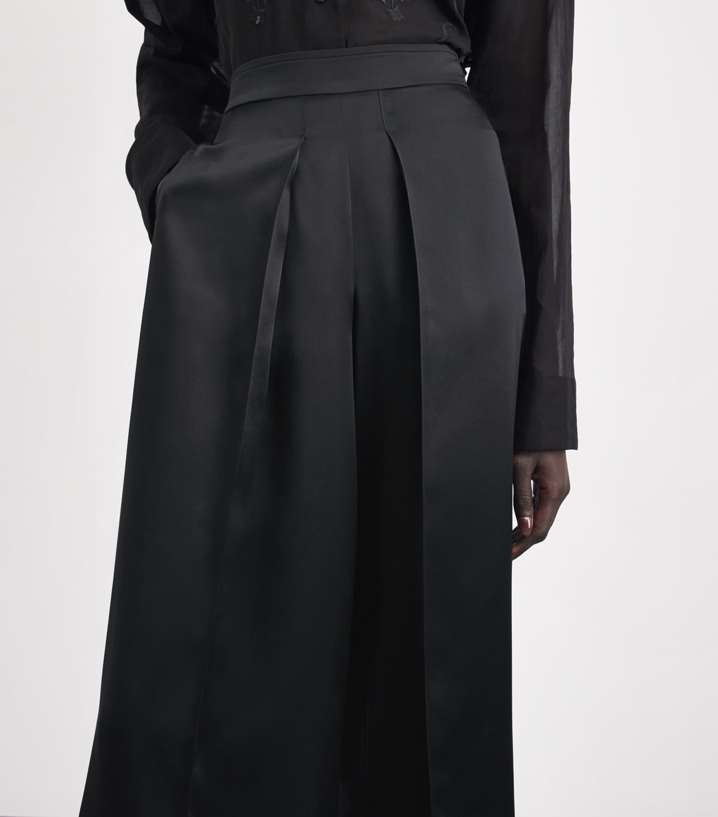 Eleventy Womens Silk Pleated Cropped Trousers Nero Image 3