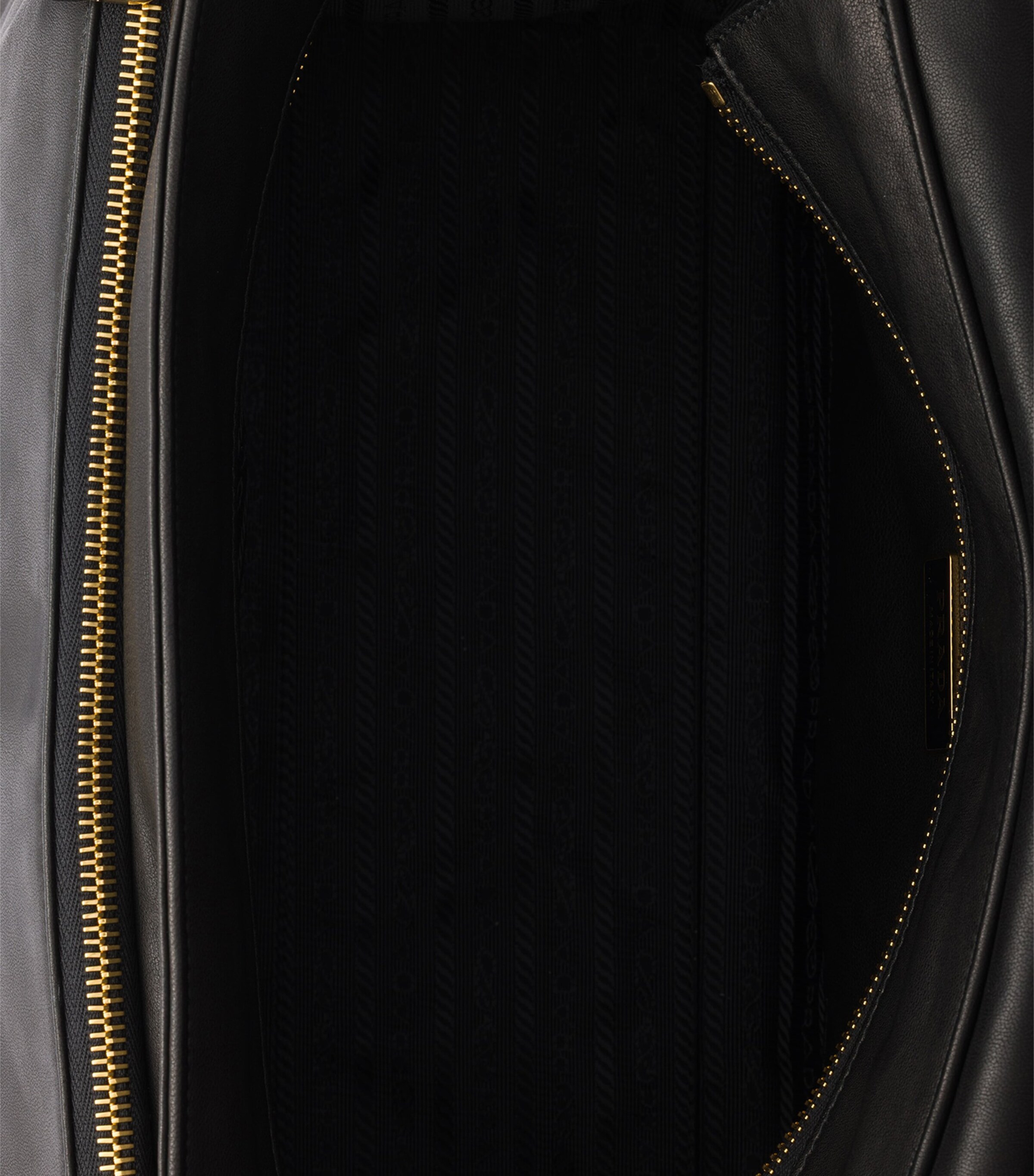 Large Leather Explore Shoulder Bag F0002 Image 5