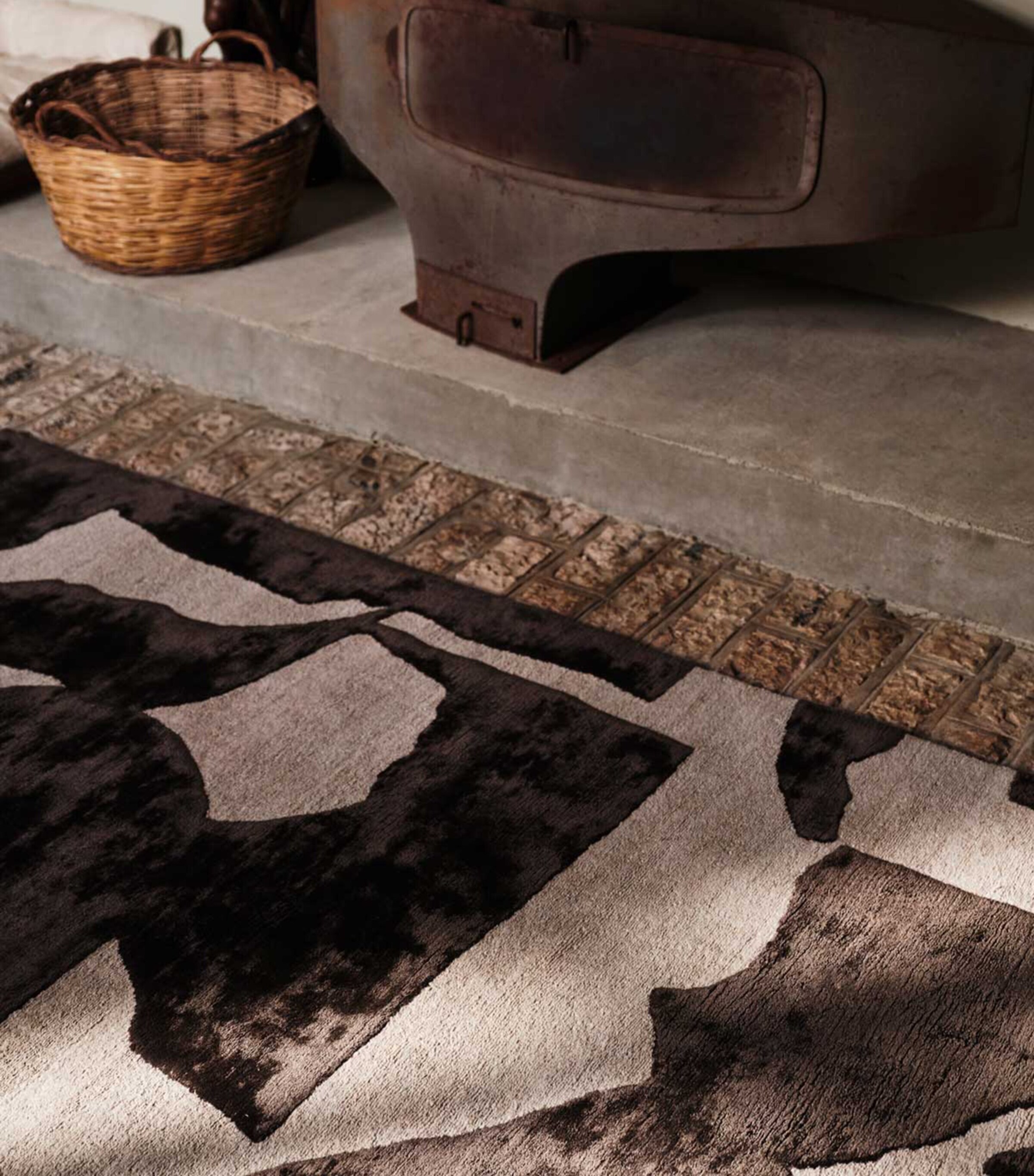 x Kelly Wearstler Spire Ember Rug (1.83m x 2.74m) BLACK Image 6