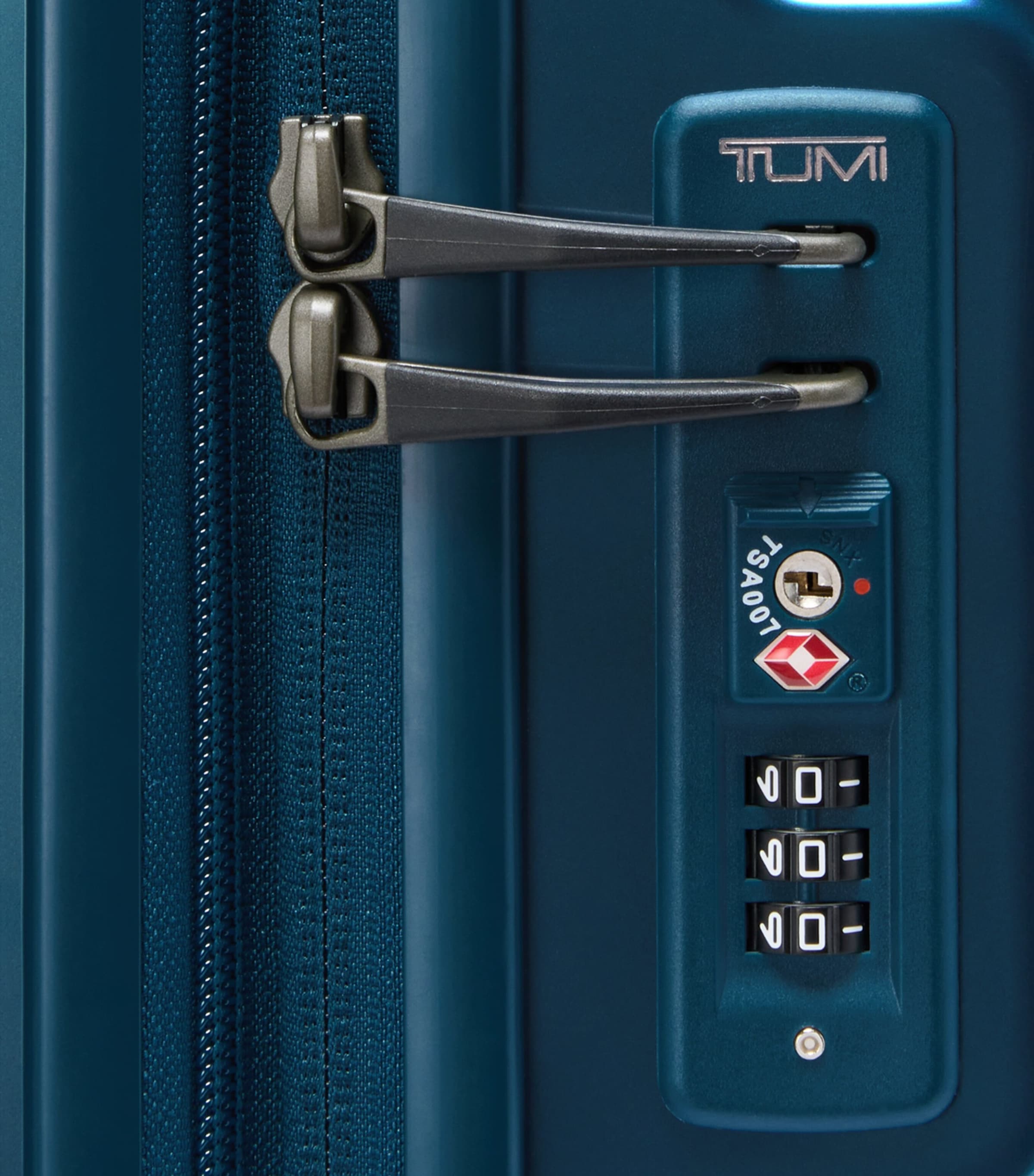 19 Degree Extended Trip Check-In Suitcase (77.5cm) BLUE IRIDESCENT A867 Image 8