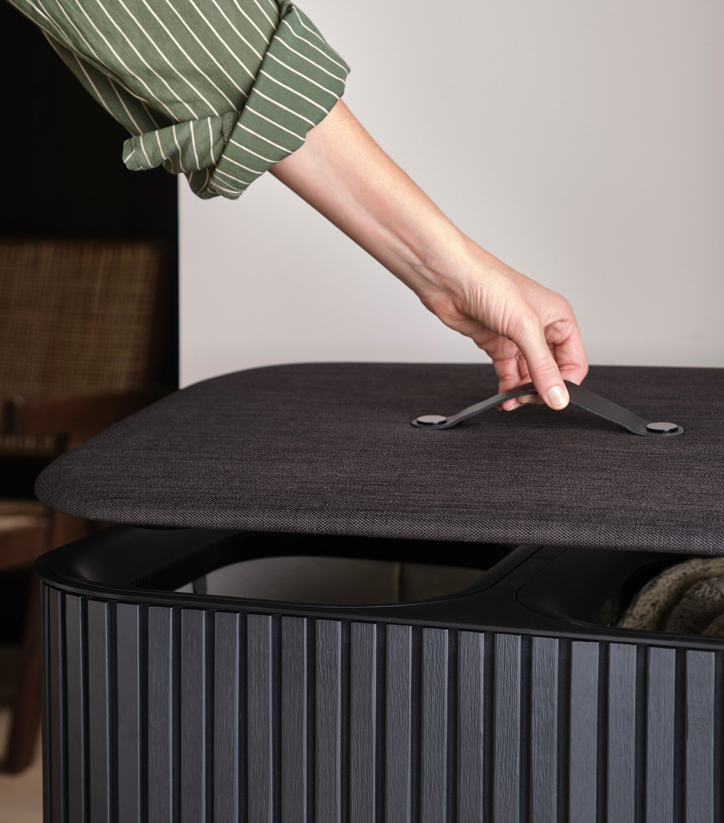 Tota Luxe Laundry Basket (90L) BLACK Image 4