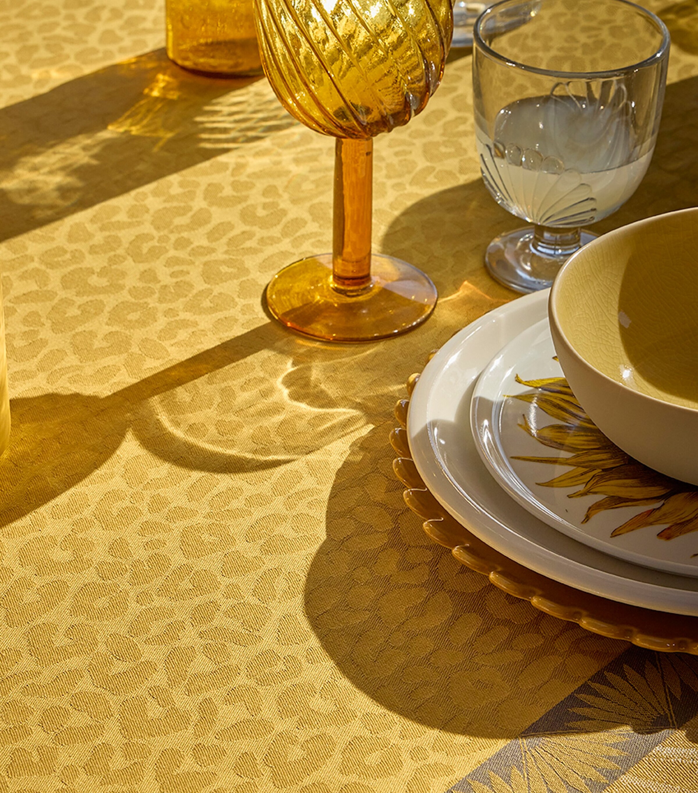 Coated Sinharâja Tablecloth (175cm x 250cm) YELLOW Image 2