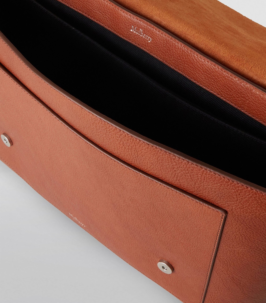 Large Leather Chiltern Messenger Bag OAK Image 4