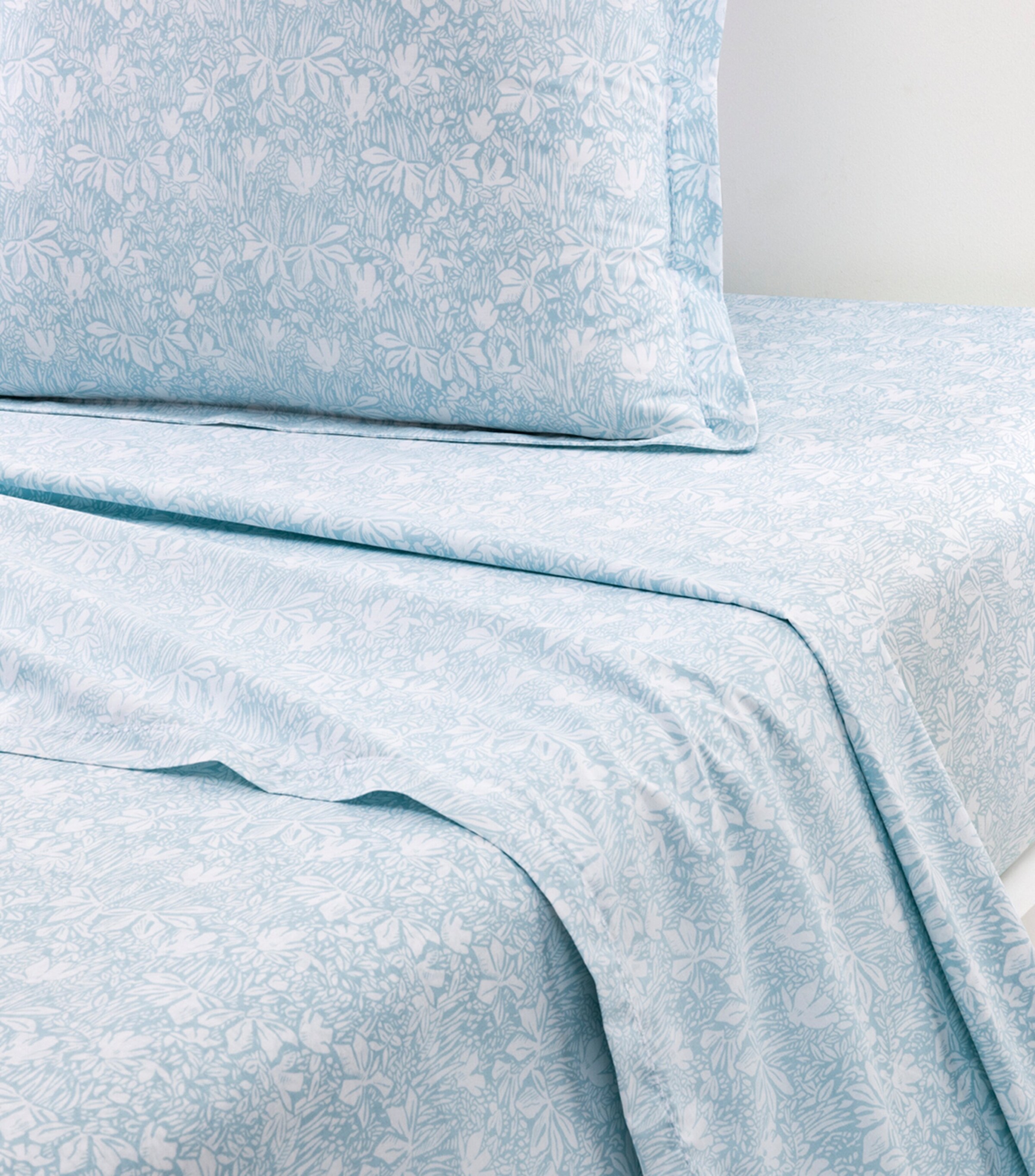 Yves Delorme Capri Aqua Super King Flat Sheet (270cm x 295cm) Aqua Image 2