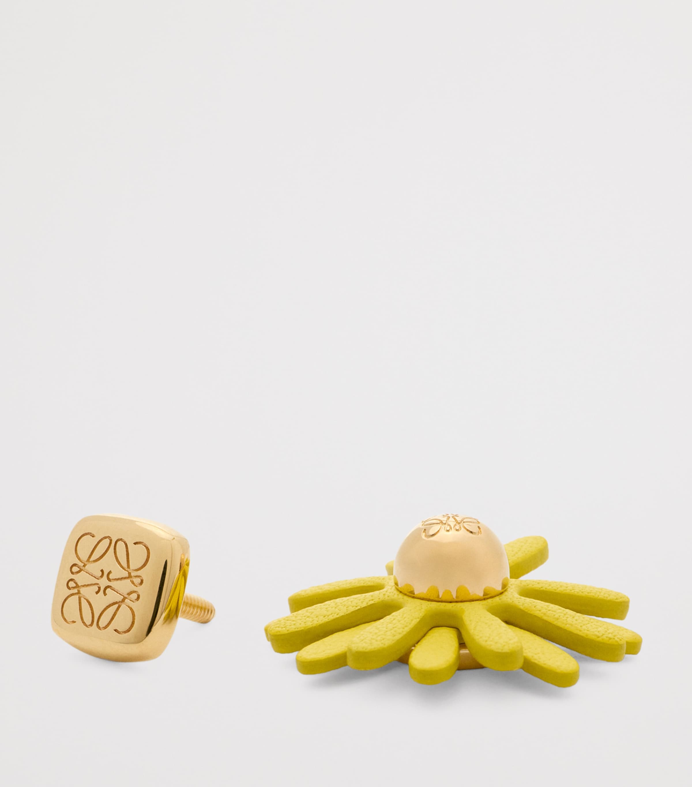 ◆LOEWE◆ポーラ・イビサ・レザー・トリム・フラワー・ピン LOEWE x Paula's Ibiza Leather-Trim Flower Pin | Harrods UK