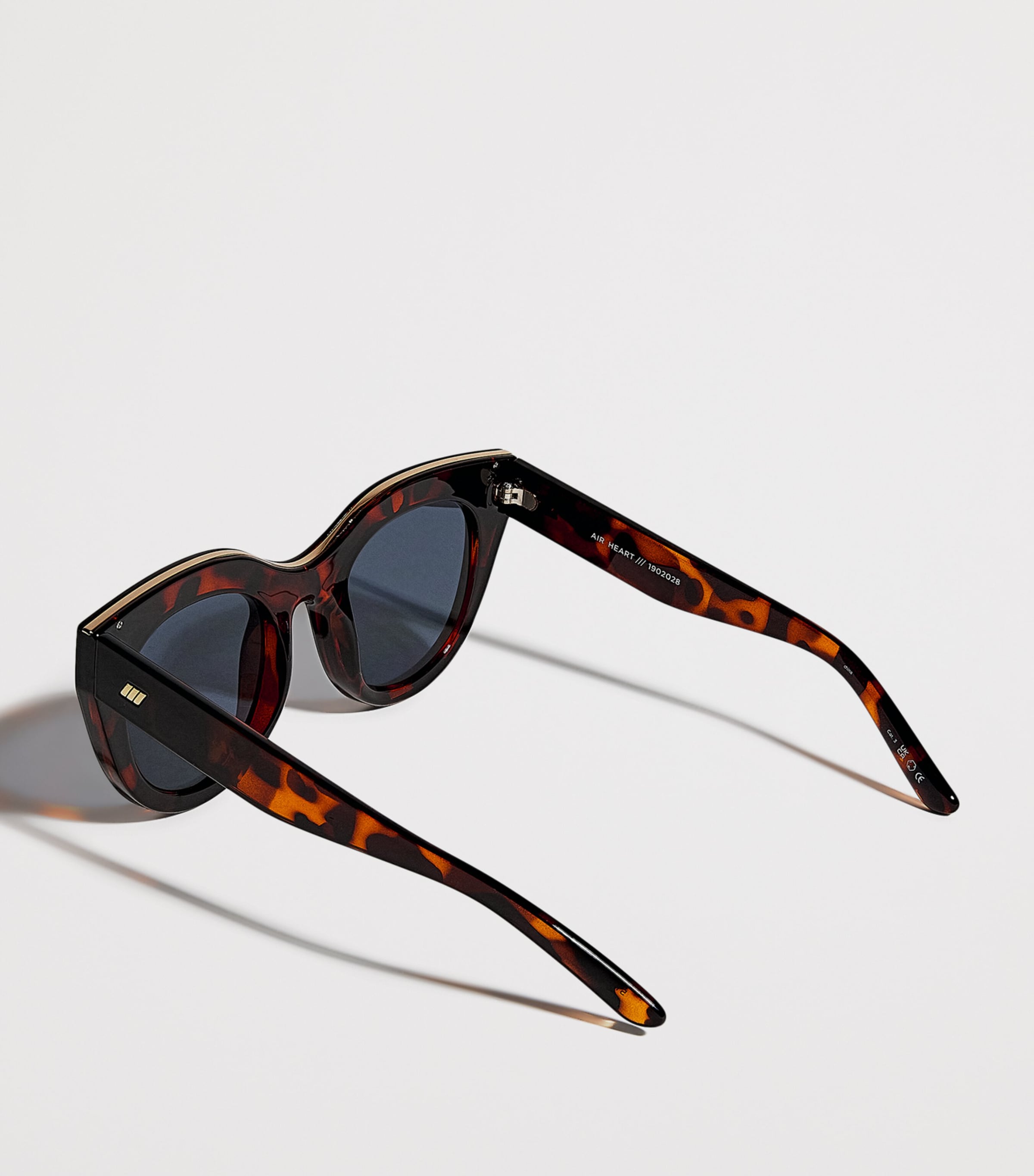 Le Specs Oversized Air Heart Sunglasses Tort Smoke Image 3